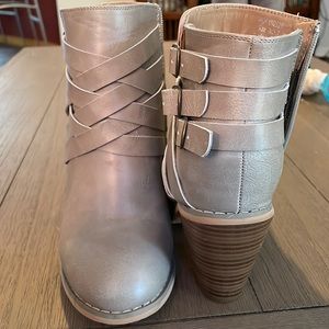 Journee collection womens boots, size 7, tan/stone color